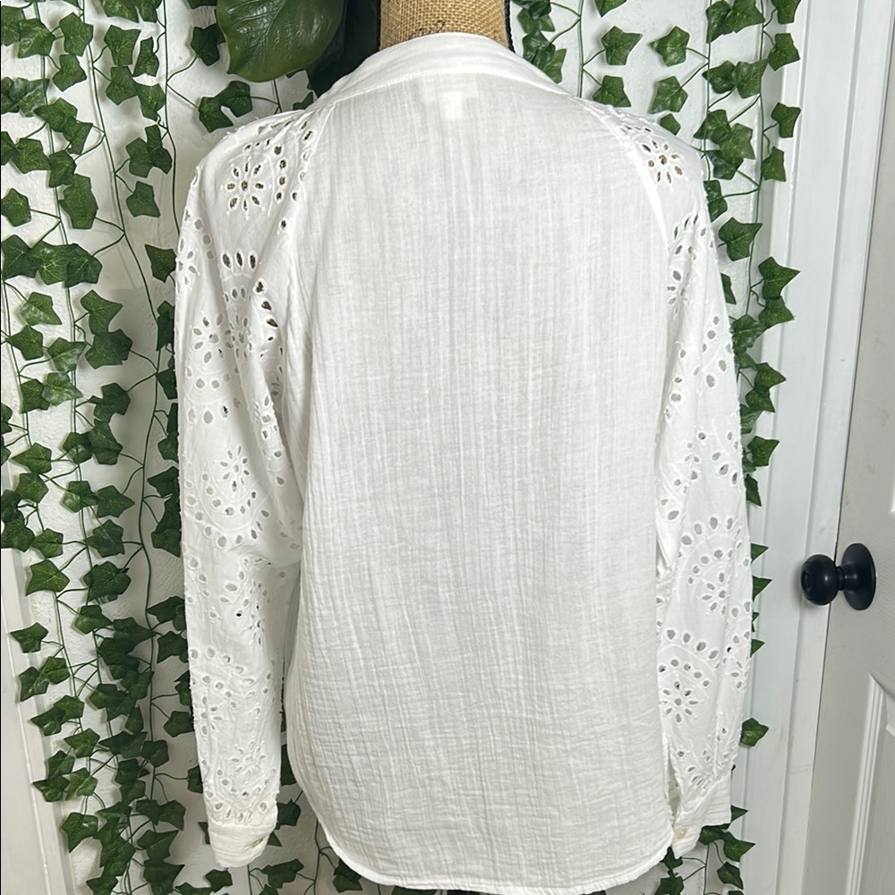 ARTELIER BY NICOLE MILLER White Eyelet Long Sleeve Blouse - Picture 4 of 5